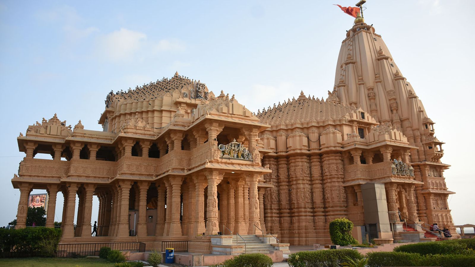 The Magnificent Somnath Temple: A Journey through Time and Spirituality