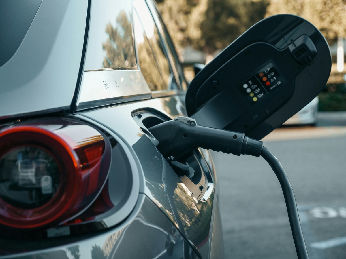 The Booming Future of EV Charging Services Market: Opportunities, Growth, and Challenges