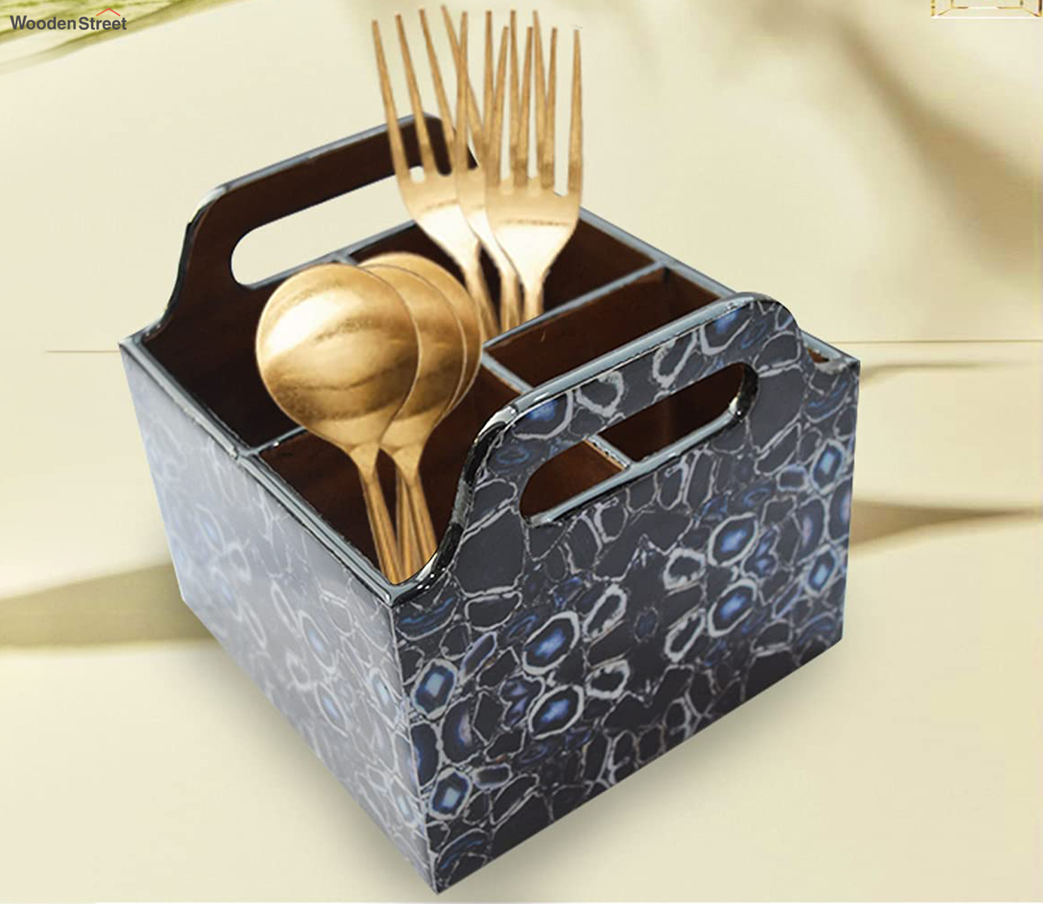 Exploring the World of Cutlery: From Kitchen Essentials to Dining Elegance