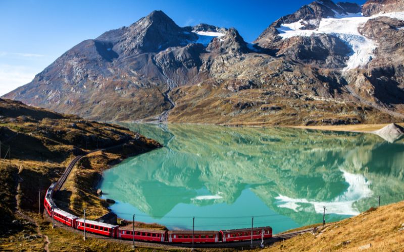 4 Epic Train Journeys Across Switzerland’s Scenic Landscapes