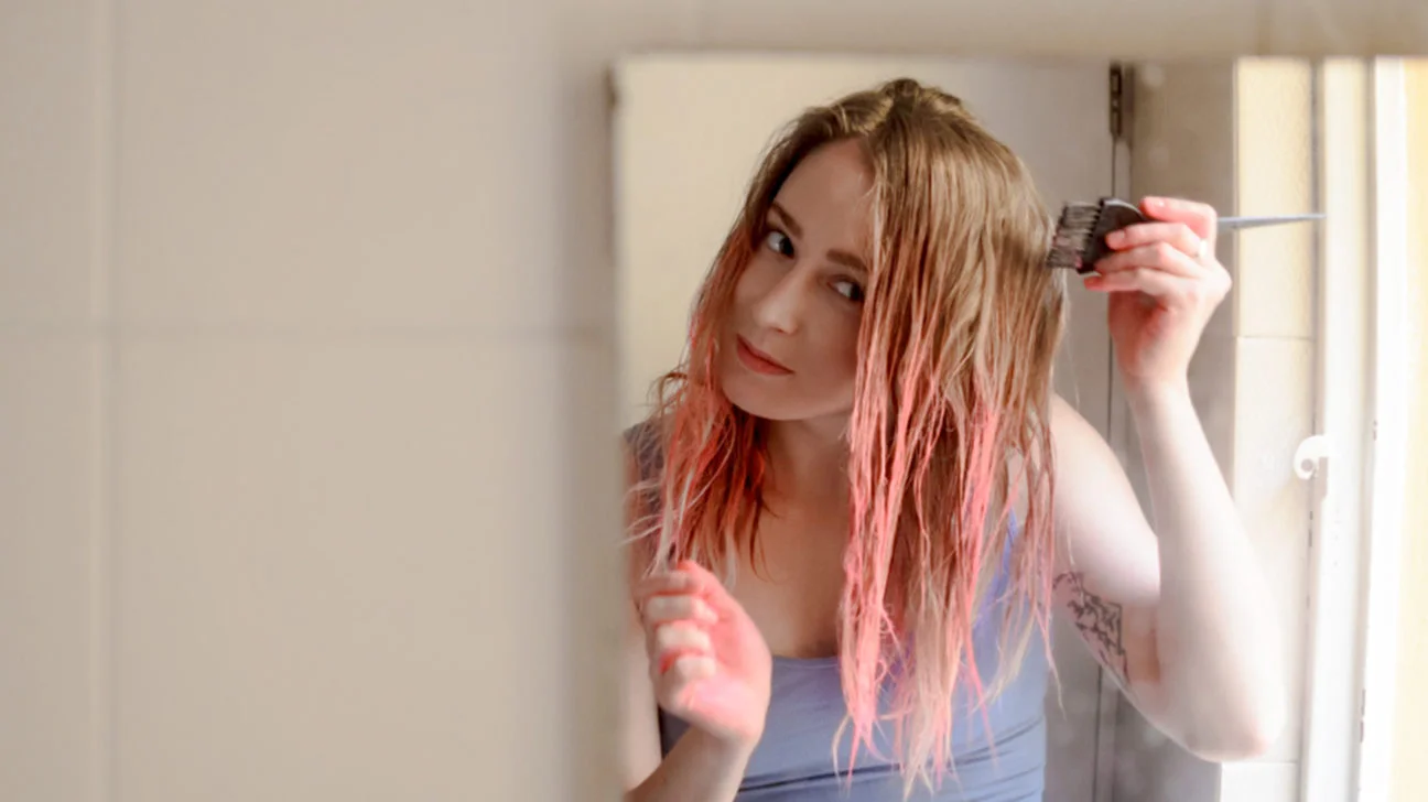 Bleach Bath Hair 101: How To Do A Bleach Bath Safely At Home