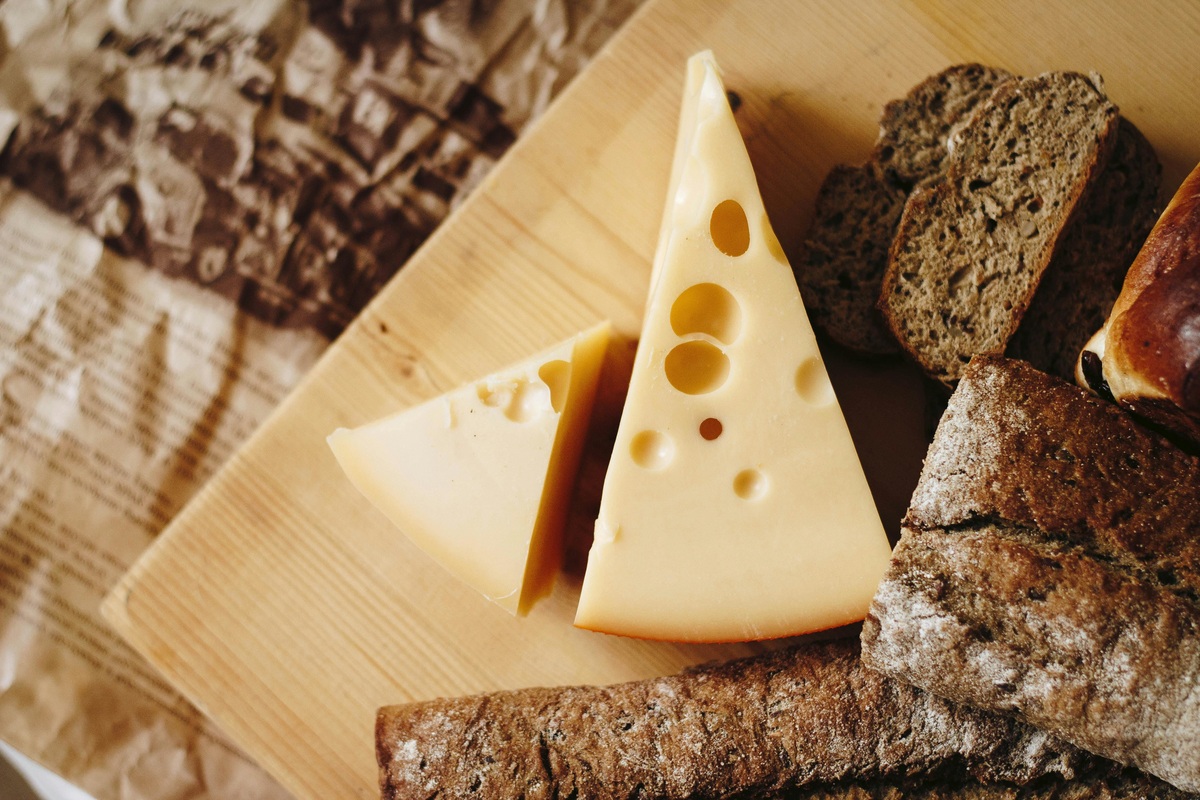 The Cheese Market: Trends, Growth, and Opportunities in the Global Dairy Industry