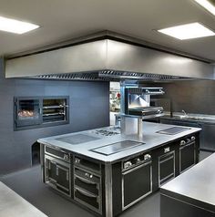 How to Select the Best Professional Kitchen Equipment for Your Restaurant Layout