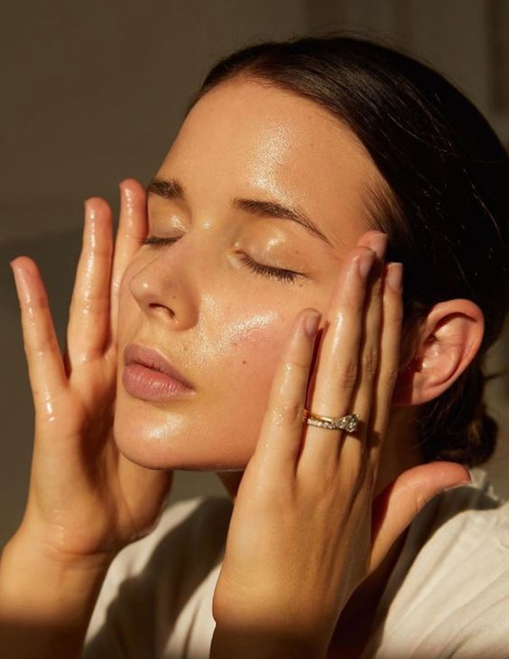 Glow Naturally: The Secret of an Exfoliant for Radiant Skin with The Help of Formless Beauty