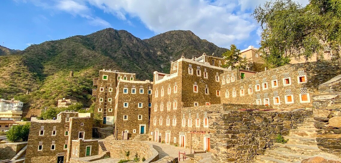 A Guide to Traveling Saudi Arabia on a Budget