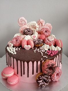 Crafting the Best Customized Cakes for Unforgettable Moments