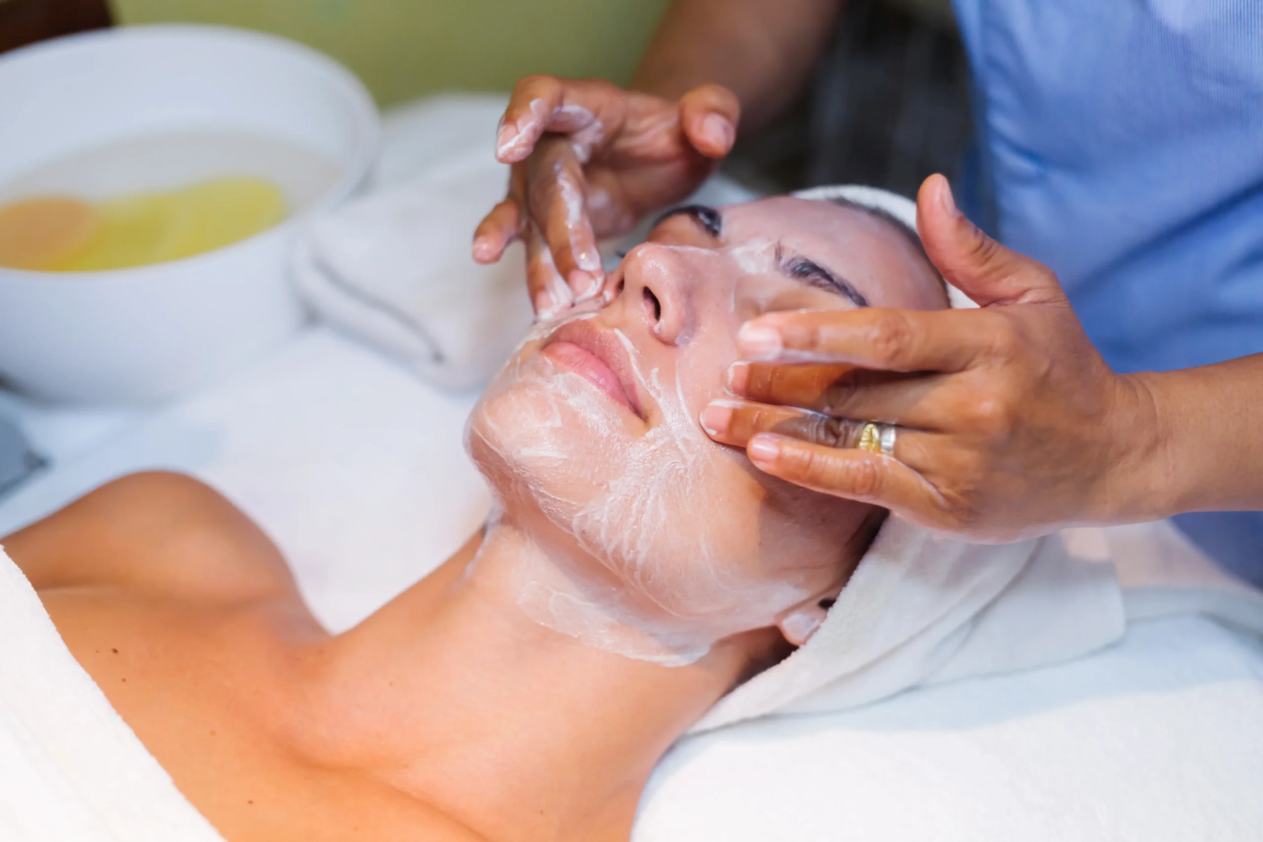 How Deep Cleansing Facials Can Improve Your Skin’s Texture in Dubai