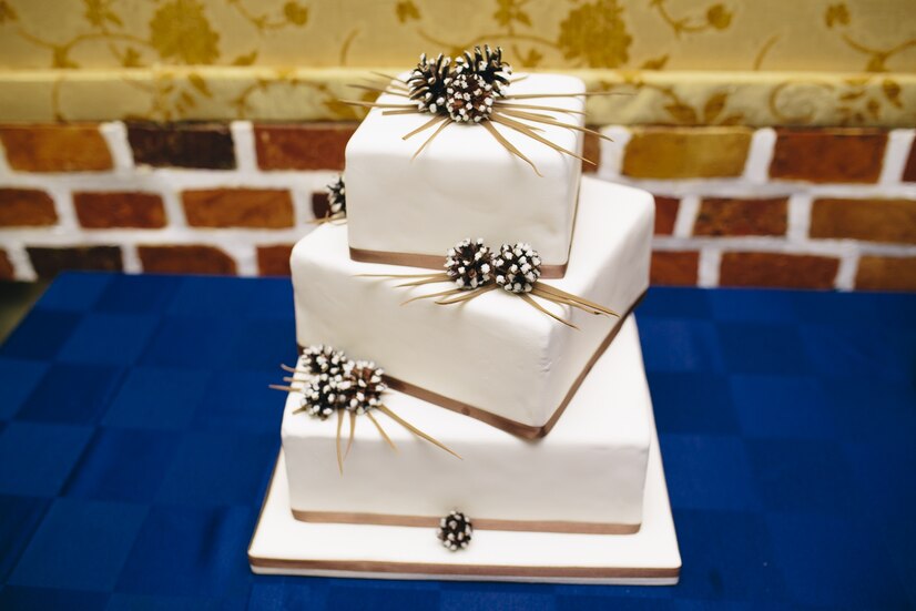 Budget-Friendly Anniversary Cakes: Delightful Designs Under 1000