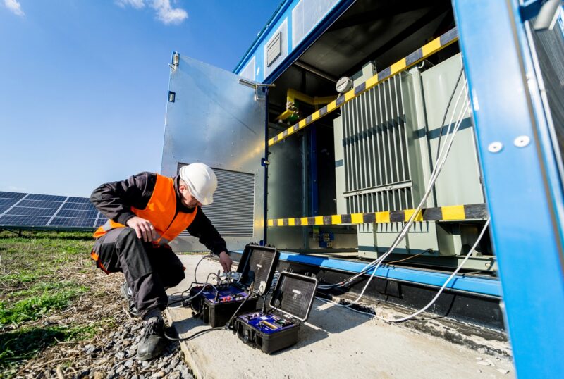 Solar Batteries and Prices: A Comprehensive Guide to Solar and Battery Systems