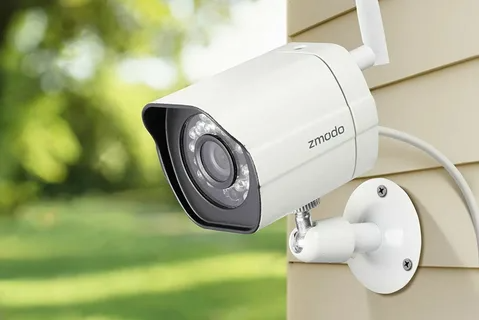 Can CCTV cameras track license plates in moving vehicles?