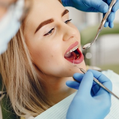 Wisdom Tooth Extraction: Risks, Benefits, and What to Expect