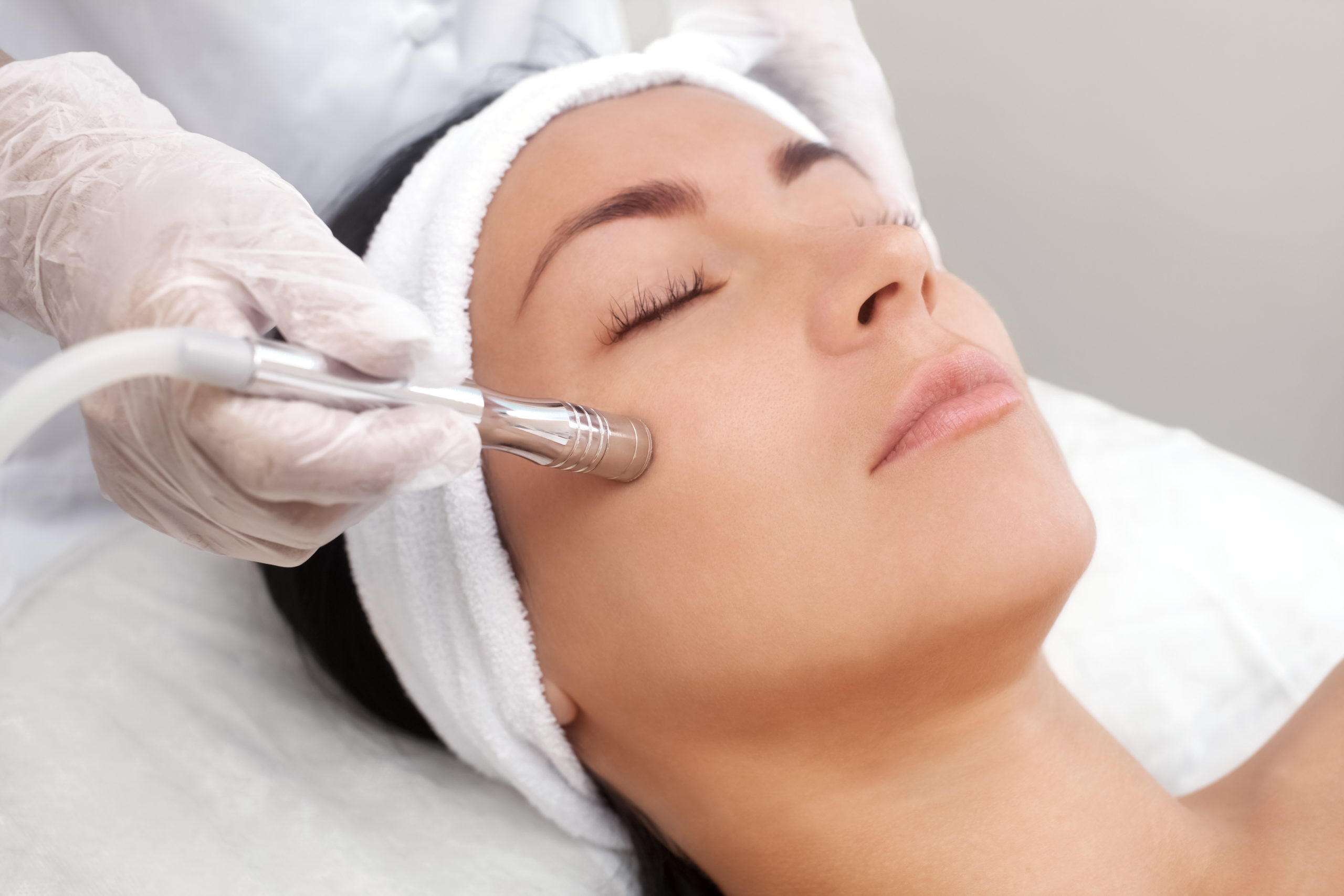 Discover the Hidden Benefits of Deep Cleansing Facial Treatments