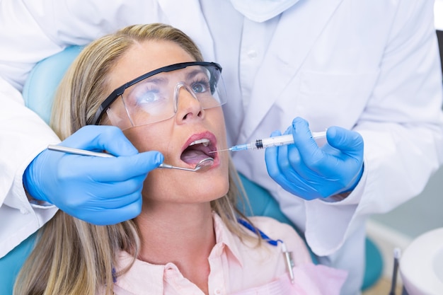 What Makes a Dental Clinic the Best in Dubai? Top Factors Explained