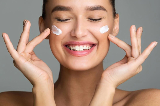 Top 10 Face Moisturizers for Glowing Skin: Reviews and Recommendations