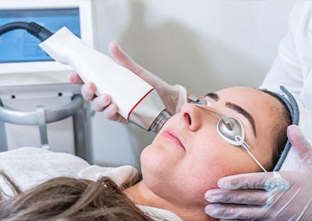 How Fractional RF Microneedling Addresses Skin Discoloration in Dubai