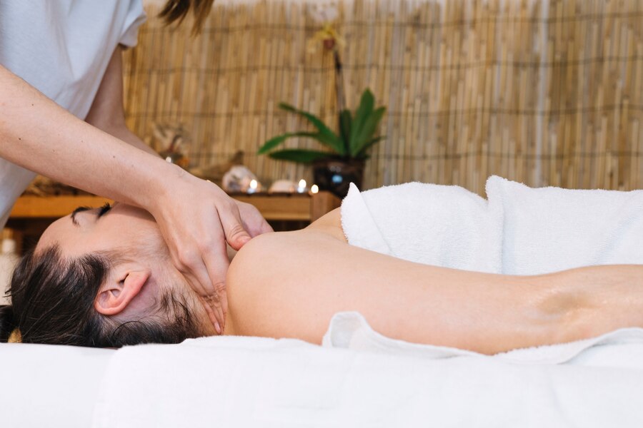 The Origins and Philosophy Behind Lomi Lomi Massage: Hawaiian Traditions Explained