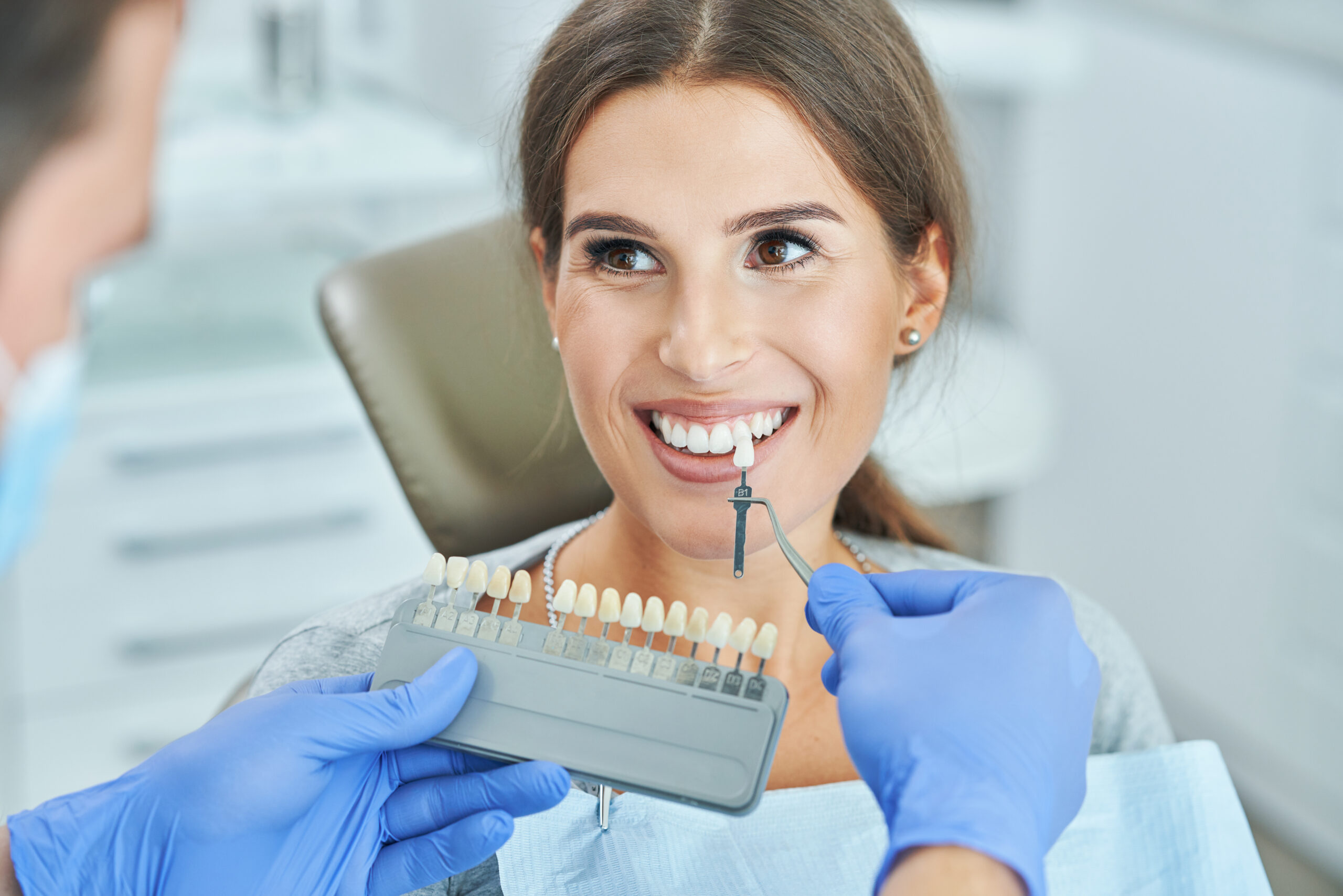 How to Choose the Best Veneer Material for Your Smile