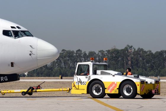Aircraft Tractor Market Growth Statistics, Size, Outlook to 2033