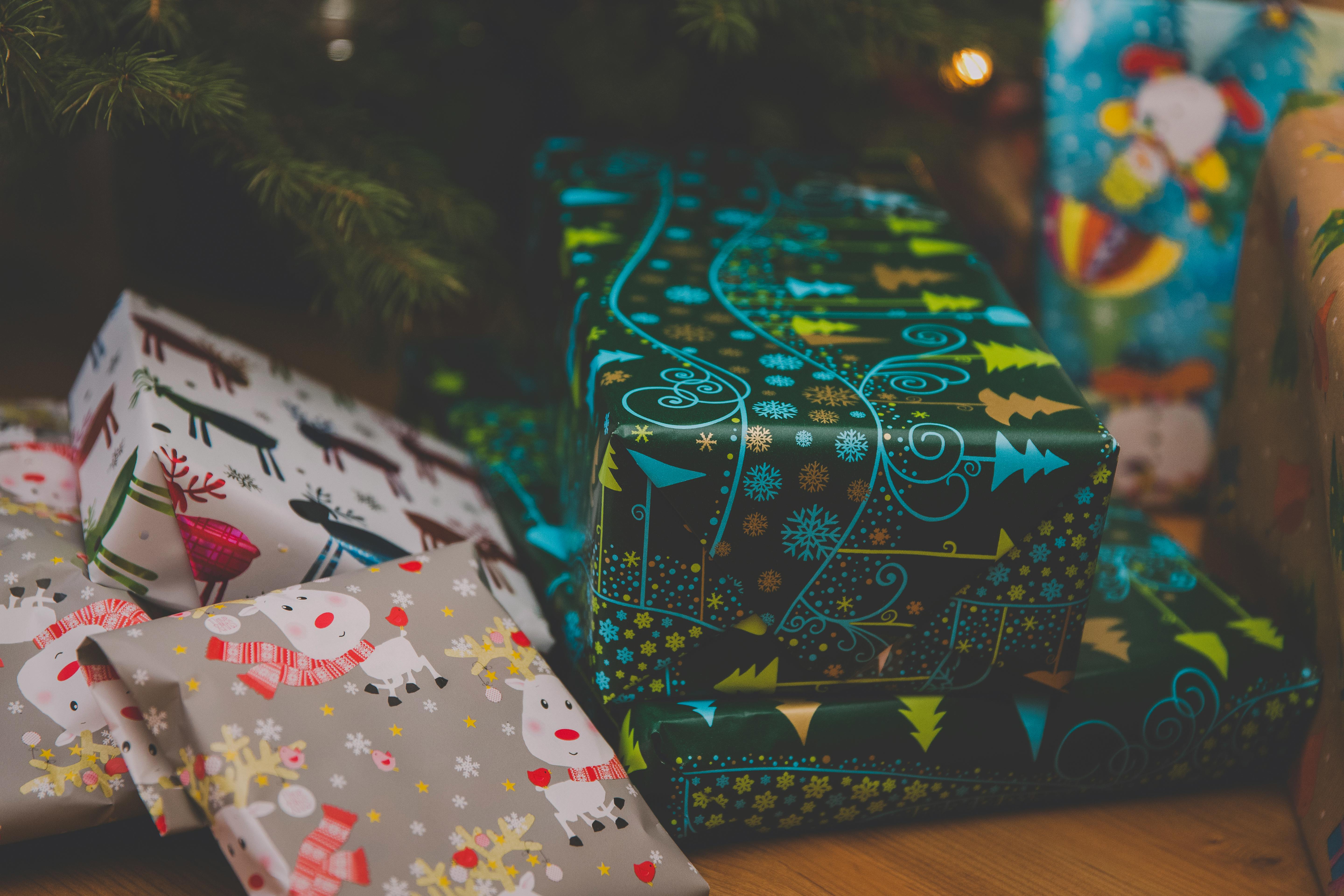 Top 10 Personalized Christmas Gifts for Friends and Family