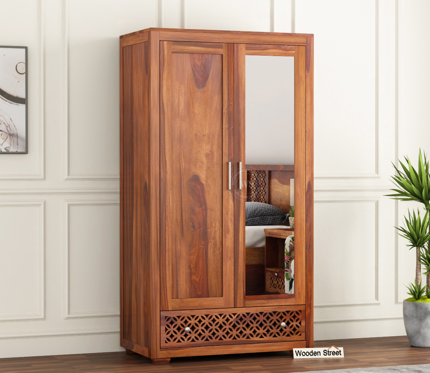 How do I choose the right size almirah for my room | Wooden Street