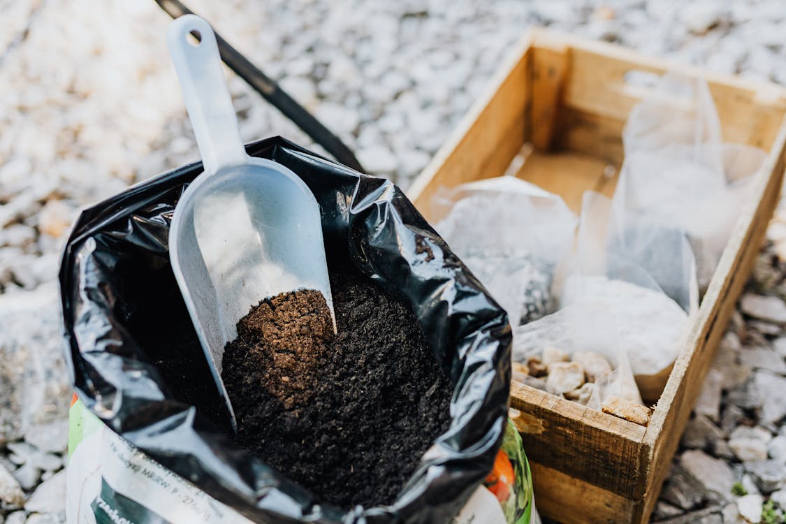 How to Find the Best Deals on Gardening Supplies Online