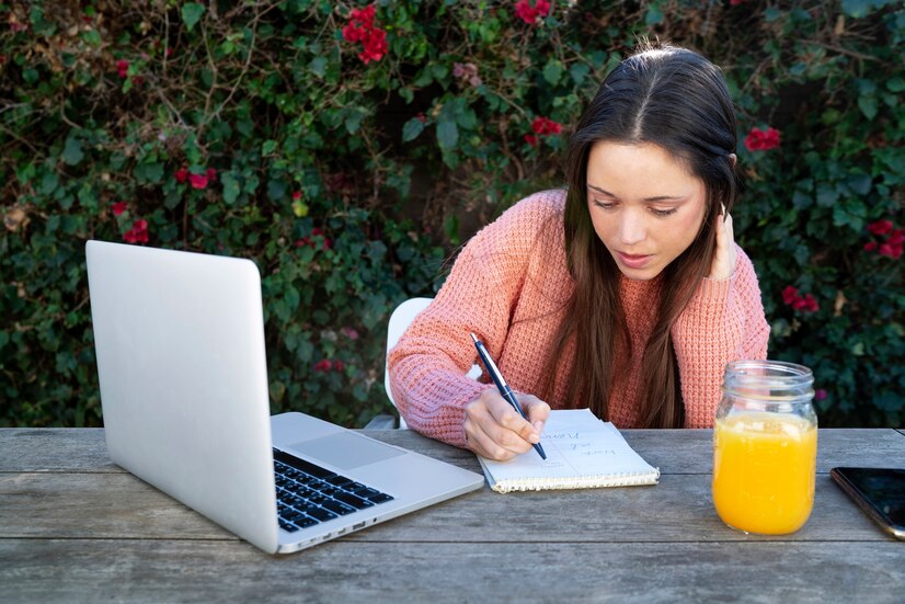 Class Notes Online: The Best Audiobook Subscription for Students