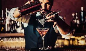 What's the Difference Between a Cocktail Bar and a Regular Bar?