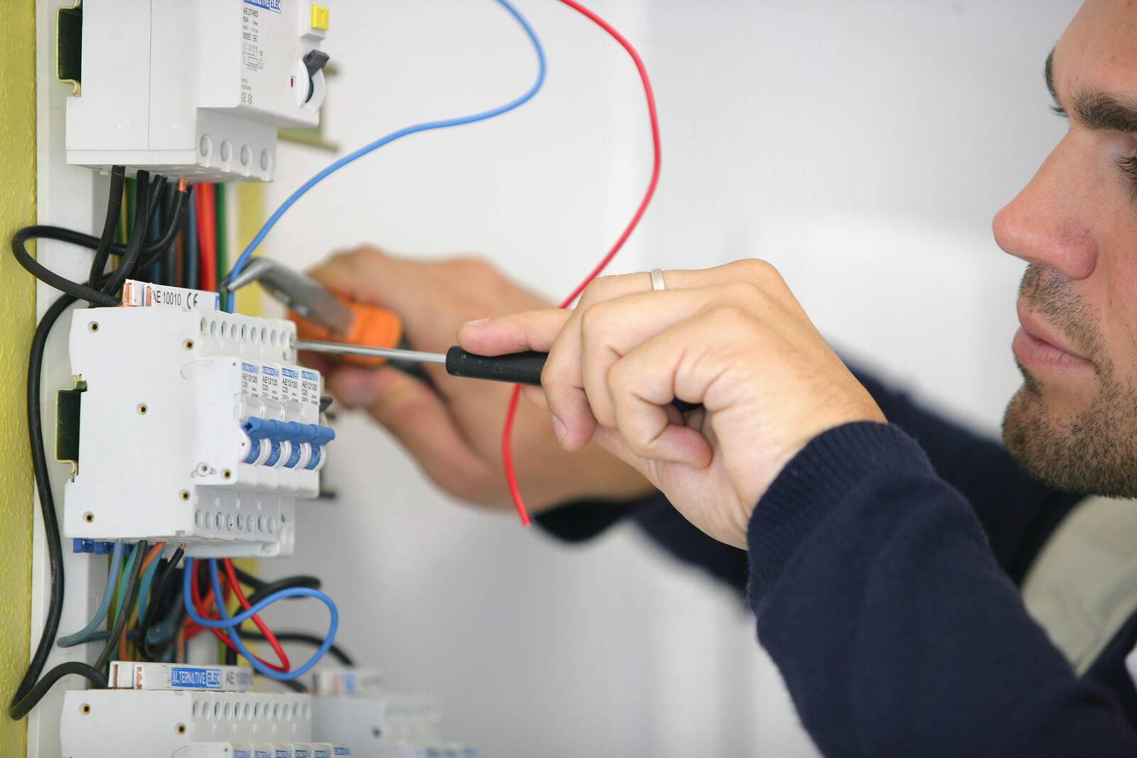 Preparing Home's Electrical System for Extreme Weather: Electrician Services