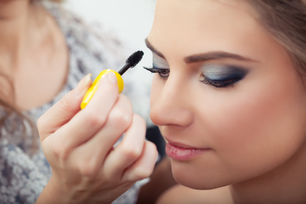 How Do Makeup Artists Create a Perfect Smokey Eye?