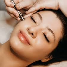 Achieving Flawless Skin: The Rising Trend of Microneedling in Islamabad