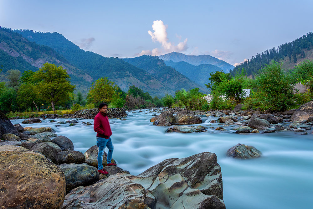 Exploring the Scenic Beauty of Kashmir: A Journey from Srinagar to Pahalgam, Gulmarg, and Sonmarg