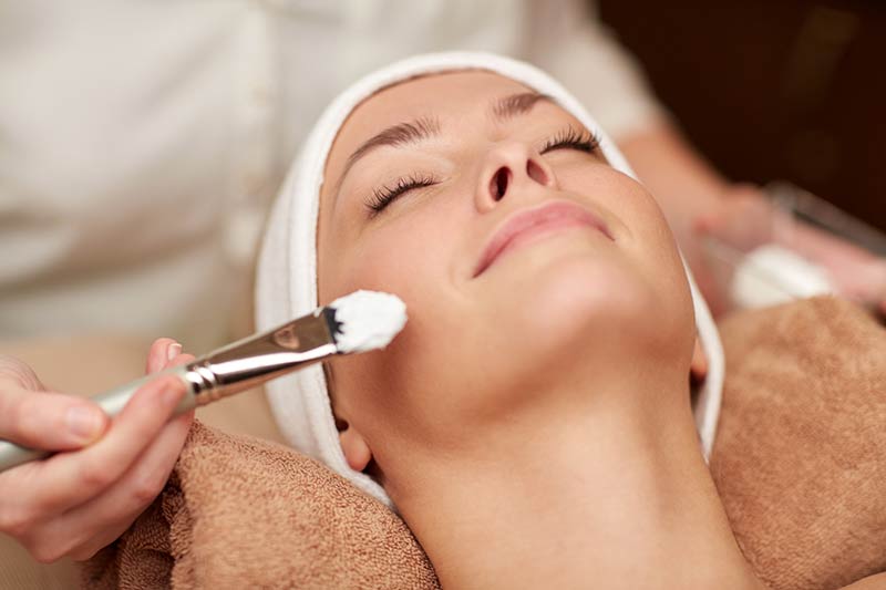 Anti-Aging Secrets: How Chemical Peels in Dubai Can Help You Look Younger