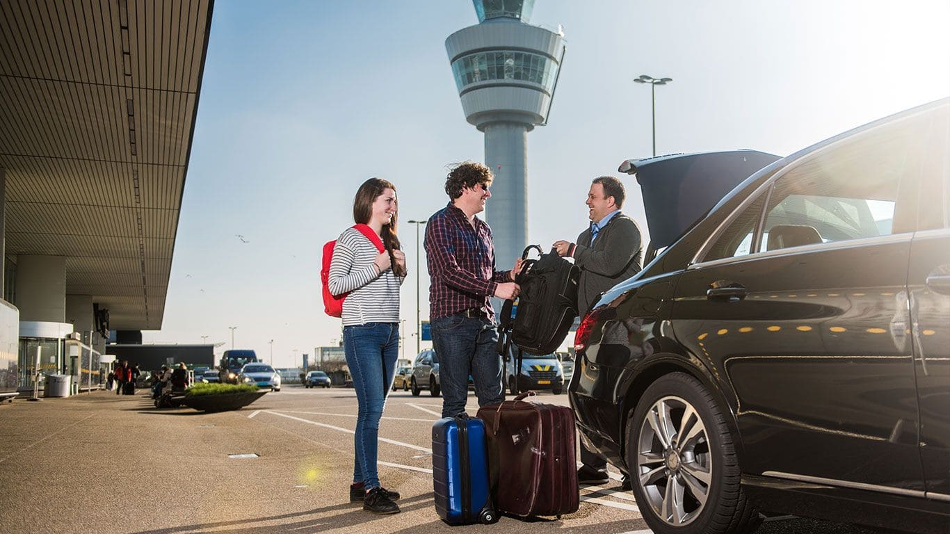 Why Should Business Travelers Consider Airport Shuttles Over Taxis?