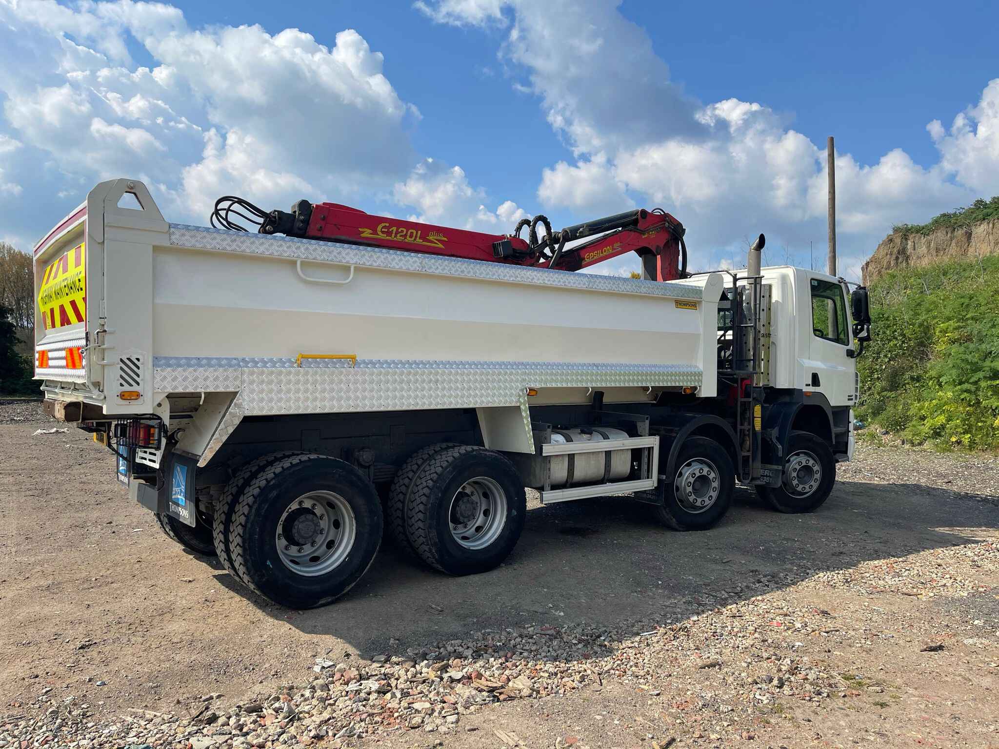 How to Remove Garden Waste by Grabbing Lorries?