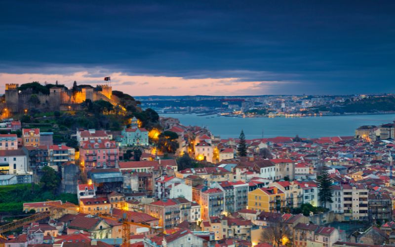 Top 5 Must-Visit Places in Portugal: From Stunning Coastlines to Historic Cities