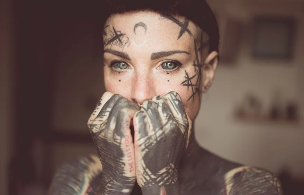 The Hidden Dangers of Eye Tattoos: Are They Worth the Risk?