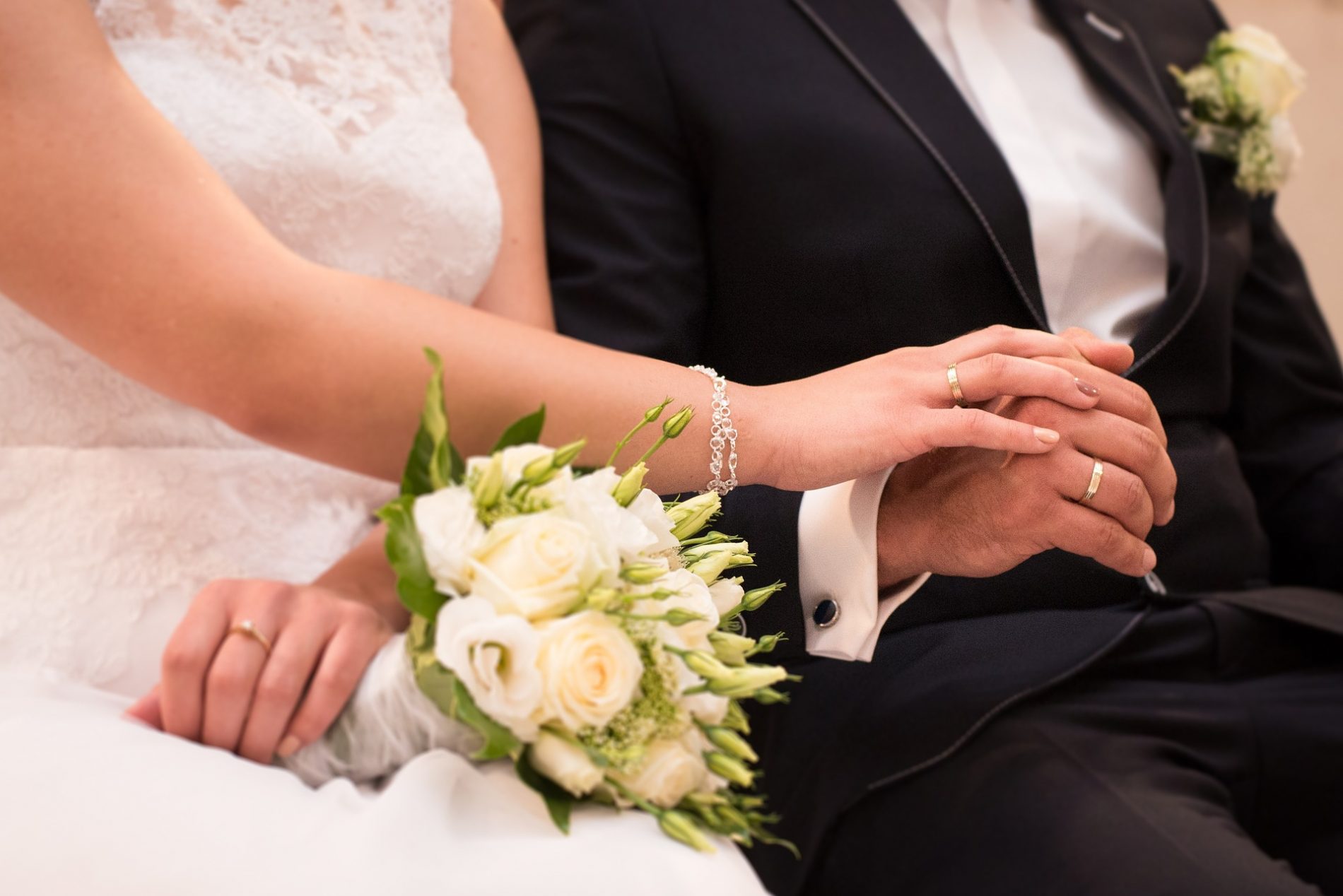 The Ultimate Guide to Choosing Wedding Rings in the UK