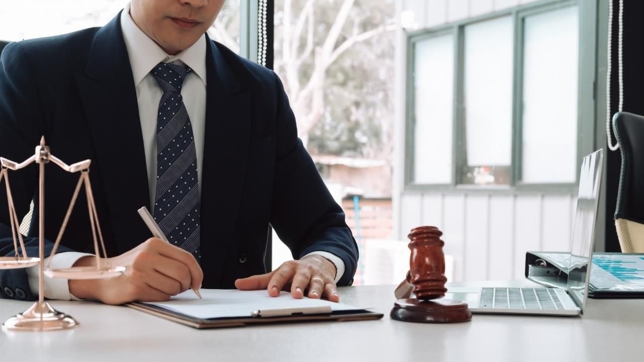 Real Estate Lawyer and Property Lawyer in Dubai: Expert Legal Guidance for Property Transactions