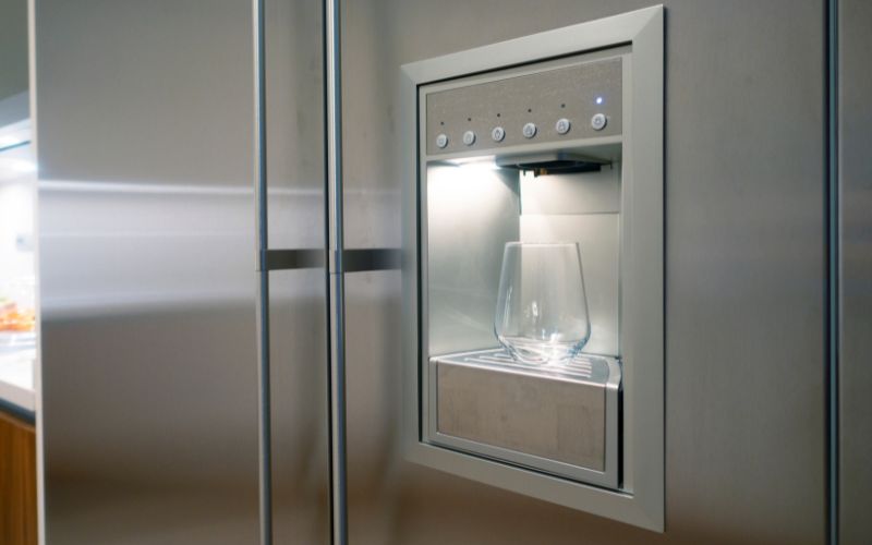 How Ice Dispensers Enhance Guest Experience in Hotels and Resorts