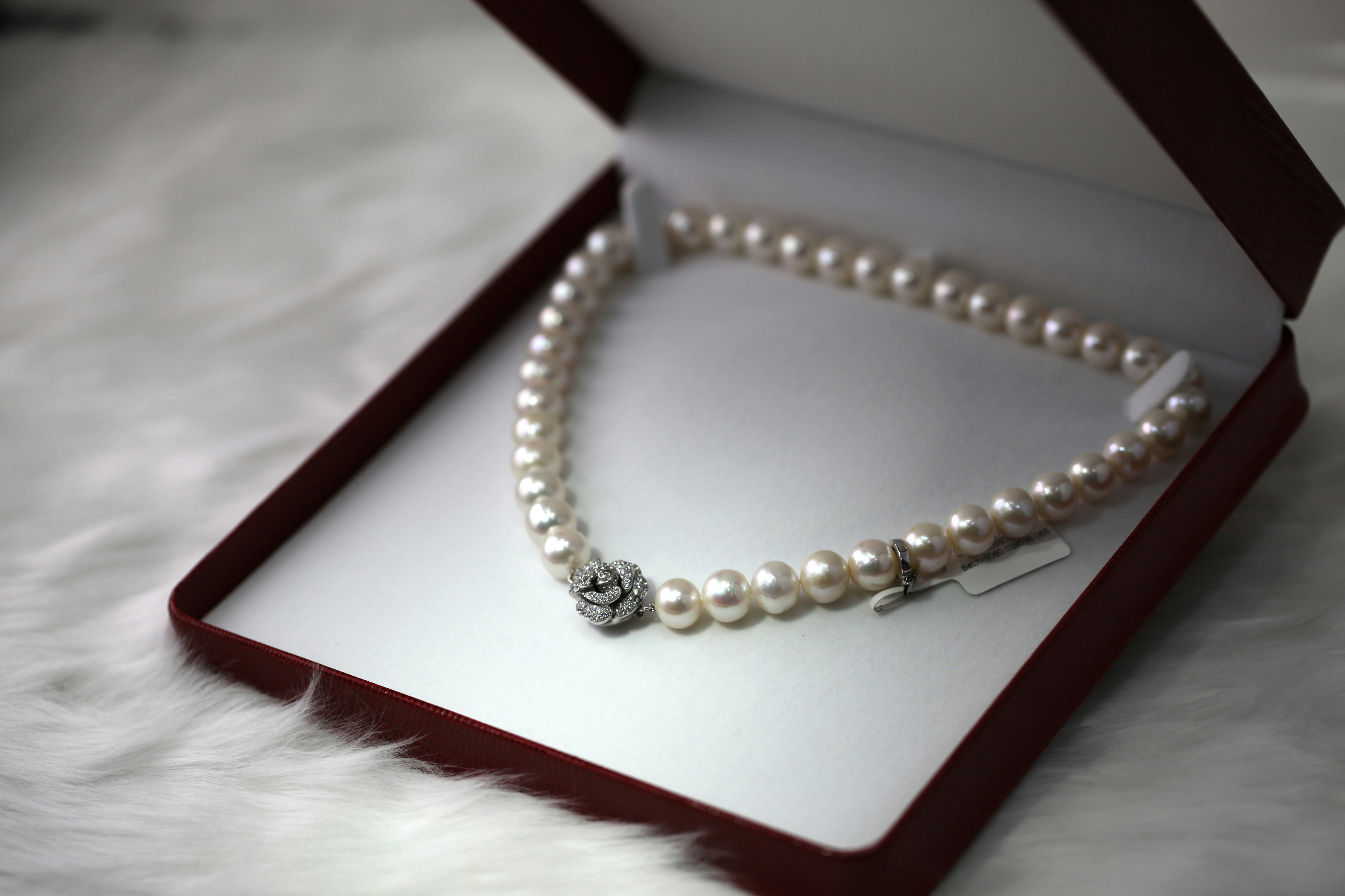 Valentine's Day Special: The Meaning of Gifting Pearl Jewellery