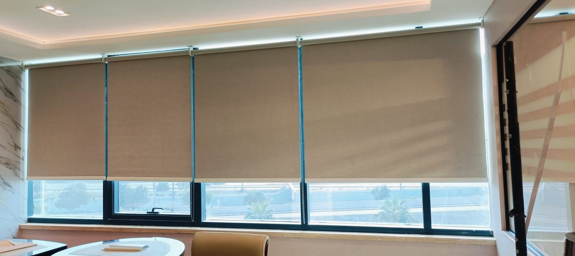 Office Blinds in Dubai: Enhance Productivity and Aesthetics in Your Workspace