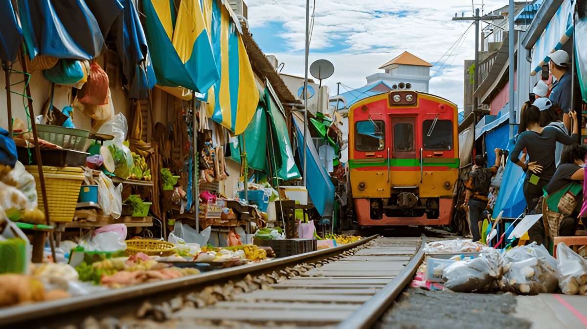 From Street Markets to Floating Markets: The Ultimate Thai Shopping Guide