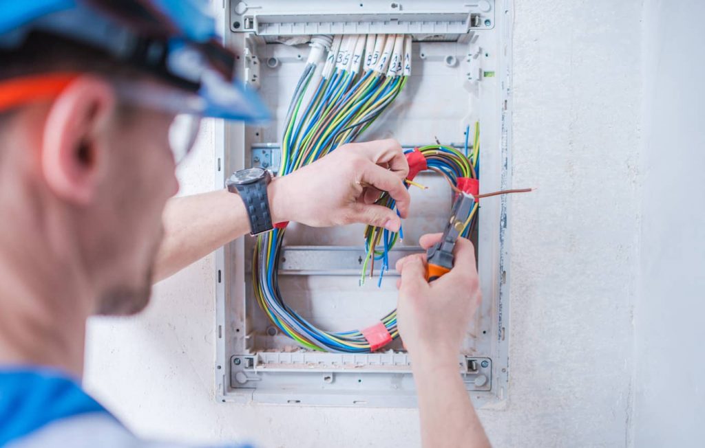 How Much Do Electrician Services Cost in Dubai?