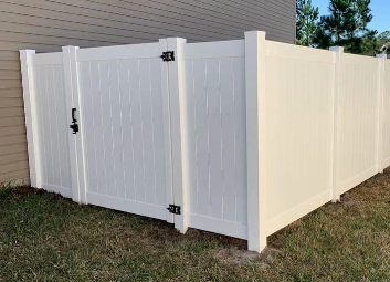 How Vinyl Fencing Holds Up in Extreme Weather Conditions?