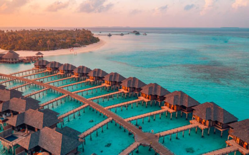Exploring Dubai’s Floating Hotels and Resorts