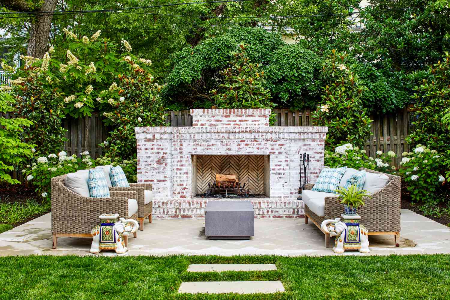 Most Effective for Creating Serenity in the Yard in Terms of Setting Up an Outdoor Lounge