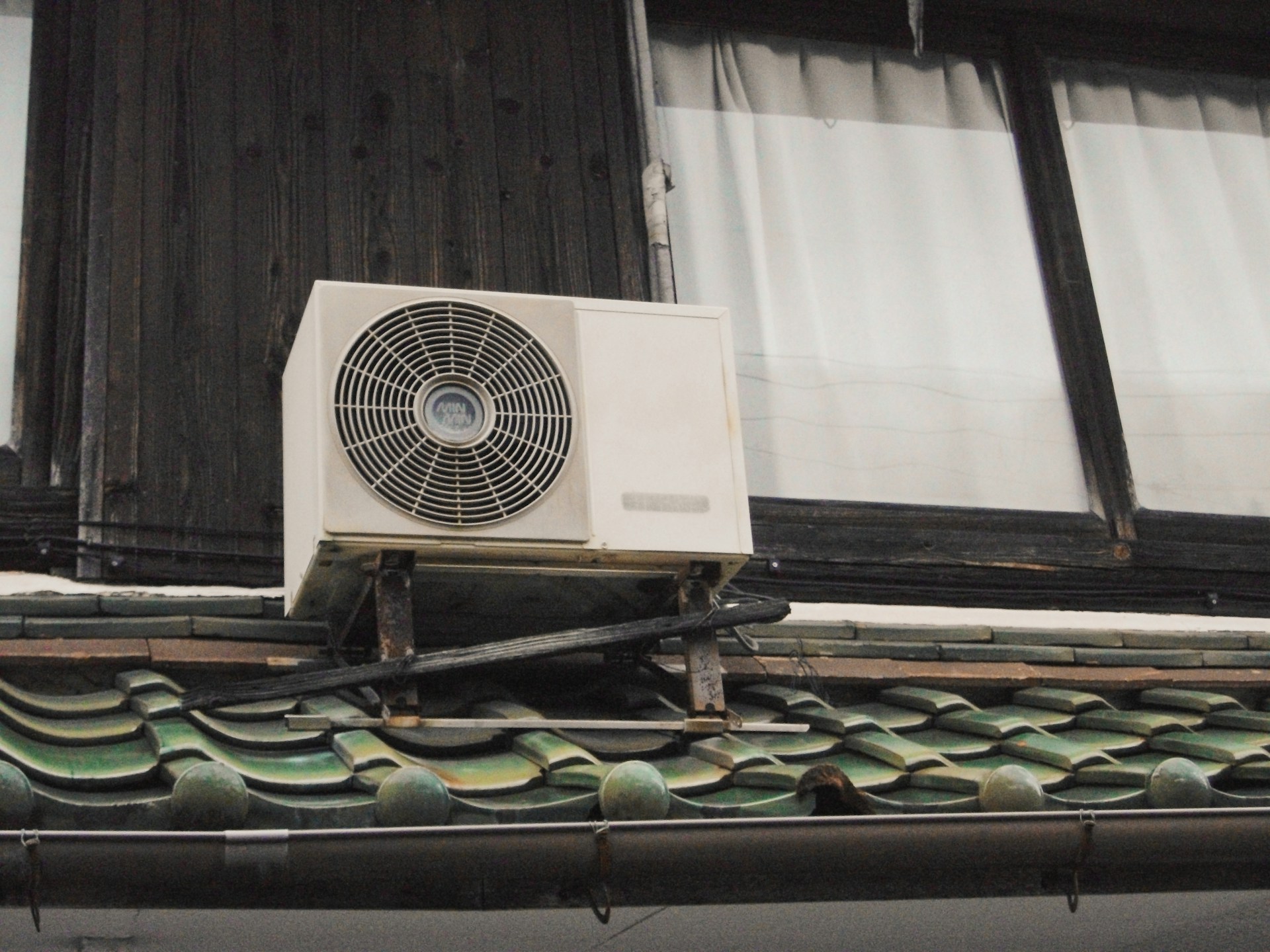 How Does A Heat Pump Compare To A Traditional Air Conditioner?