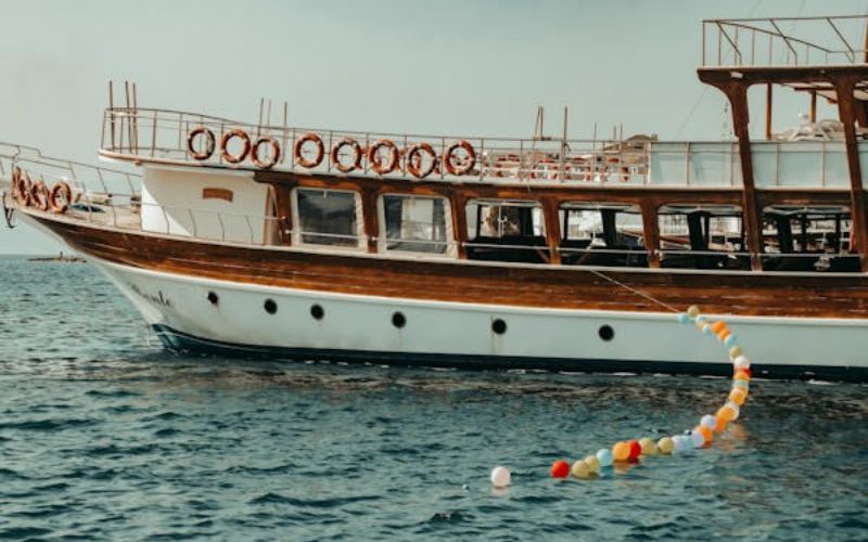 Dubai’s Best Boat Tours and Yacht Experiences