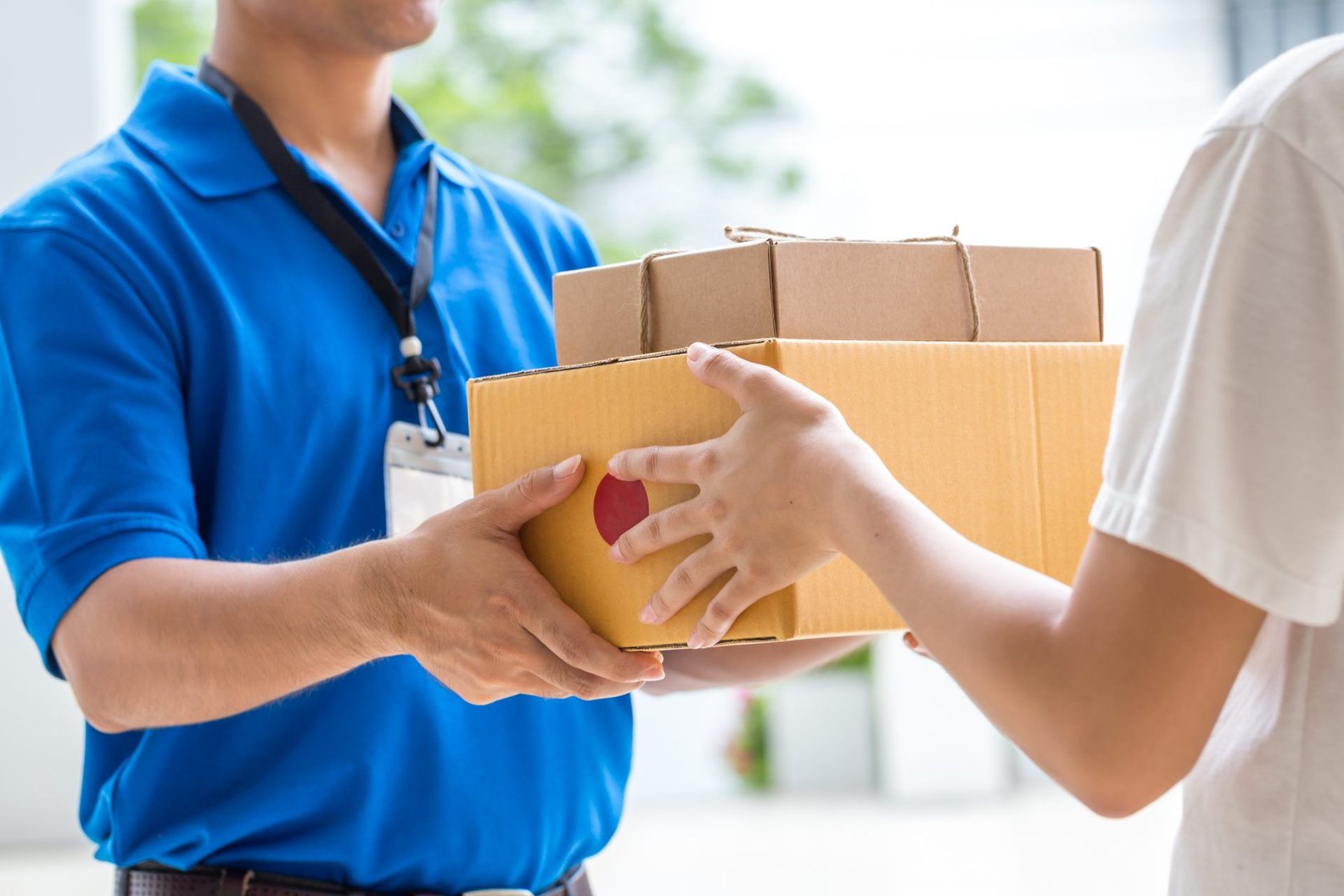 How Courier and Delivery Ensure Confidentiality of Sensitive Document?