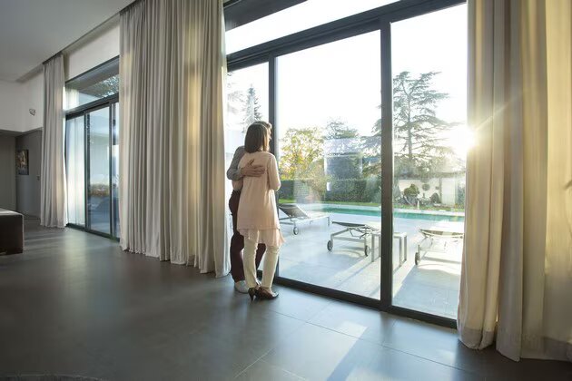 Automatic Curtain System: Improving the Quality of Your Sleep.